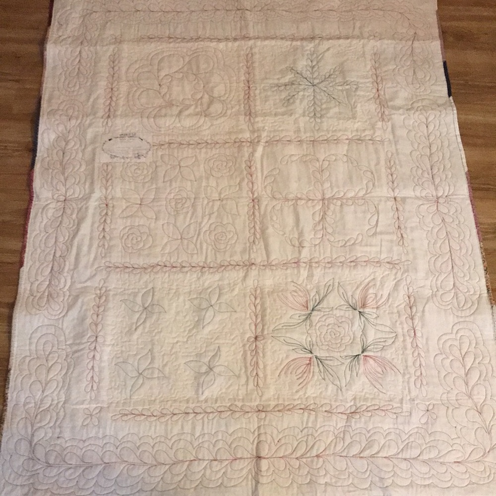 - Beautiful HANDMADE LAP QUILT - Picture 4 of 11